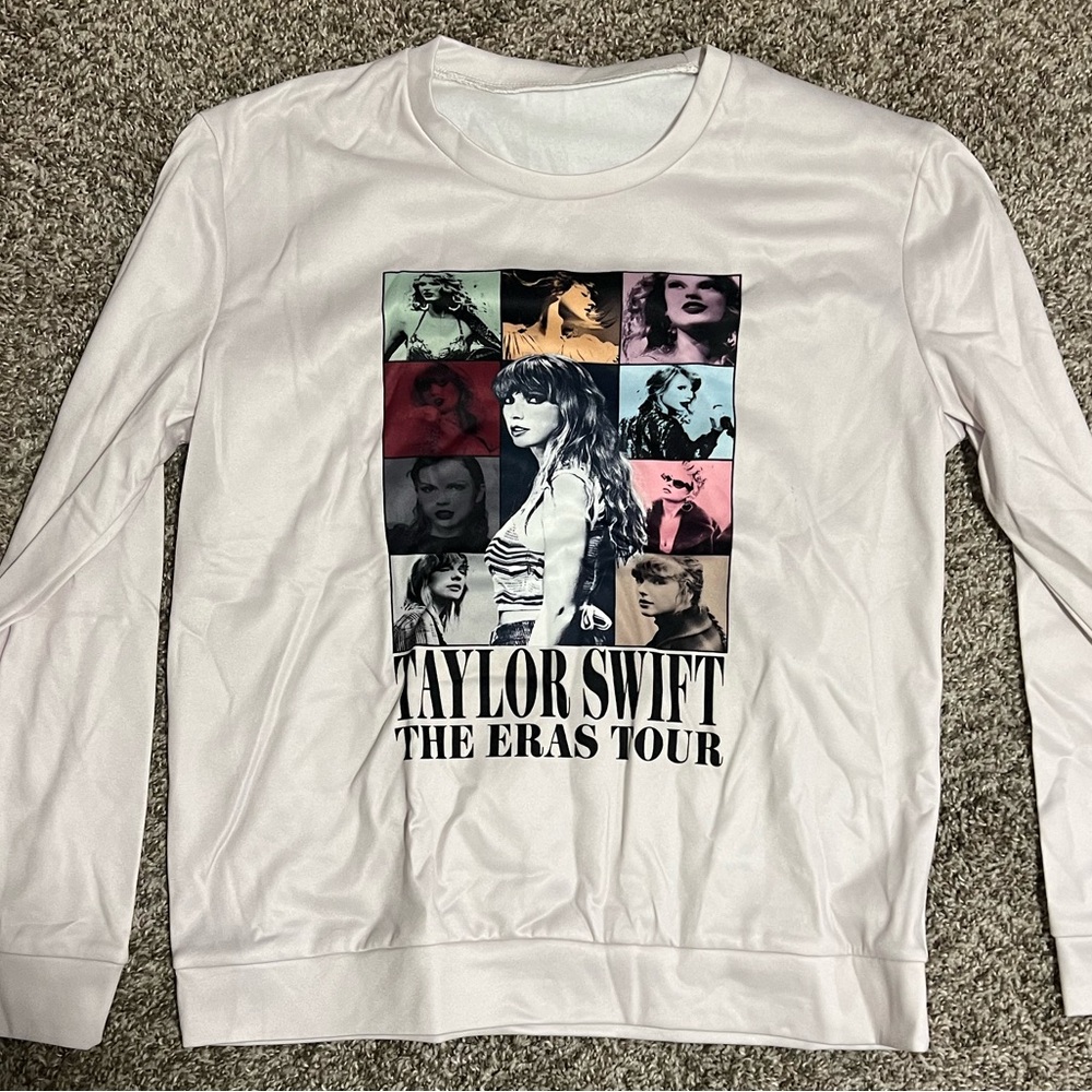 Taylor Swift Eras Tour Crewneck Sweatshirt. Large. NWOT